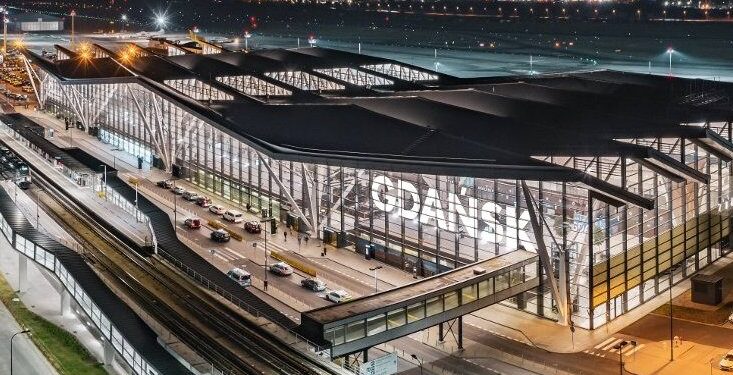 RADIO GDAŃSK. Gdańskie lotnisko pobiło rekord – przez pół roku obsłużyło ponad 2,6 miliona pasażerów