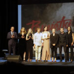 Kołobrzeg. V Ogólnopolski Przegląd Twórczości Przemysława Gintrowskiego „Pamiątki”. Na zdjęciu laureaci konkursu z dyrektorem TVP Szczecin Piotrem Dziemiańczukiem, Agnieszką Gintrowską i Julią Gintrowską / źródło: Audytorium17