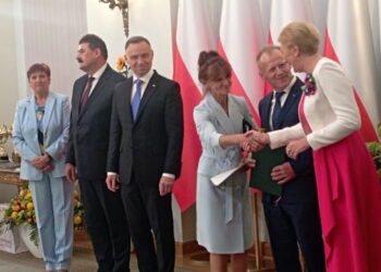Małżeństwu Romanowi i Beacie Popisom gratulowali sukcesu Prezydent Rzeczypospolitej Polskiej Andrzej Duda wraz z małżonką Agatą Kornhauser-Dudą / Fot. Roman Popis