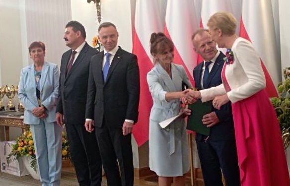 Małżeństwu Romanowi i Beacie Popisom gratulowali sukcesu Prezydent Rzeczypospolitej Polskiej Andrzej Duda wraz z małżonką Agatą Kornhauser-Dudą / Fot. Roman Popis