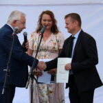 02.07.2023. Tuczępy. Kiermasz smaków. Na zdjęciu (od lewej): poseł Krzysztof Lipiec, Marta Komorowska-Kucharczyk - kierownik Centrum Kultury w Tuczępach, Jacek Wilk - wójt gminy Tuczępy / Fot. Marta Gajda-Kruk - Radio Kielce