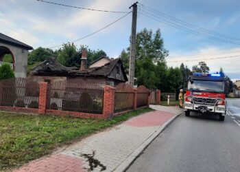 Podpalenie prawdopodobną przyczyną pożaru budynku jednorodzinnego