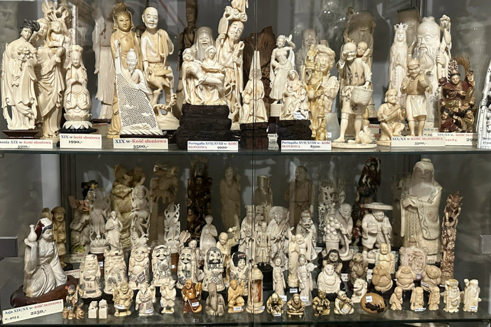 Nielegalny handel eksponatami z kości słoniowej / autor: KSP