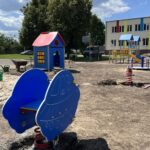 16.08.2023. Wolica. Budowa placu zabaw / Fot. Urząd Miasta i Gminy w Chęcinach