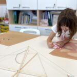 09.08.2023. Końskie. Warsztaty, jak zbudować własny latawiec / Fot. Magdalena Galas-Klusek - Radio Kielce