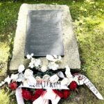 Tablica upamiętniająca postać Witolda Pileckiego, znajdująca się przed domem Serafińskich w Nowym Wiśniczu / Fot. Dorota Klusek - Radio Kielce