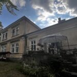 18.08.2023. Chocimów. Dworek Ośniałowskich. Samorząd w ramach konkursu otrzyma na jego rewitalizację 1 mln zł / Fot. Patryk Wójcik - Radio Kielce