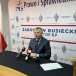 23.08.2023. Ostrowiec Św. Konferencja senatora Jarosława Rusieckiego / Fot. Patryk Wójcik - Radio Kielce