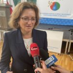 08.08.2023. Skarżysko-Kościelne. Promocja programu „Czyste Powietrze” ze świętokrzyskimi sołtysami. Na zdjęciu: poseł Agata Wojtyszek / Fot. Krzysztof Bujnowicz - Radio Kielce