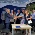 22.08.2023. Dębniak. Podpisanie umowy na wykonaie remontu mostów w miejscowościach Dębniak i Paprocice / Fot. Daniel Czwartosz - Radio Kielce