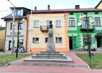 W Działoszycach powstanie ścieżka edukacyjno-historyczna - Radio Kielce 02.08.2023. Działoszyce. Pomnik Tadeusza Kościuszki / Fot. Marta Gajda-Kruk – Radio Kielce