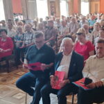 20.08.2023 Kielce, Szkolenie dla członków Korpusu Ochrony Wyborów. Na zdjęciu (od prawej): Jarosław Karyś - przewodniczący kieleckiej rady miasta, poseł Krzysztof Lipiec, Tomasz Pleban - wicestarosta kielecki. / Fot. Anna Głąb - Radio Kielce
