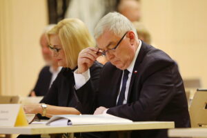 Gorąca dyskusja nad odwołaniem marszałka Andrzeja Bętkowskiego