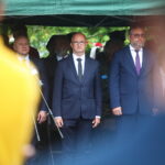 01.08.2023. Kielce. Obchody 79. rocznicy Powstania Warszawskiego. Na zdjęciu (od lewej): Rafał Nowak - wicewojewoda świętokrzyski, Piotr Wawrzyk - wiceminister spraw zagranicznych, Tomasz Jamka - członek zarządu województwa / Fot. Wiktor Taszłow - Radio Kielce