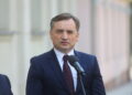Zbigniew Ziobro został zatrzymany przez policję na płycie Lotniska Chopina