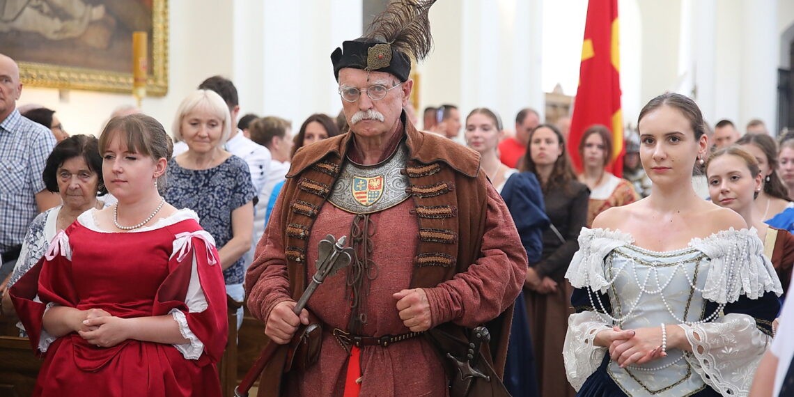 20.08.2023. Święty Krzyż. Widowisko historyczne „Opowieść jako żywa…”. / Fot. Wiktor Taszłow - Radio Kielce