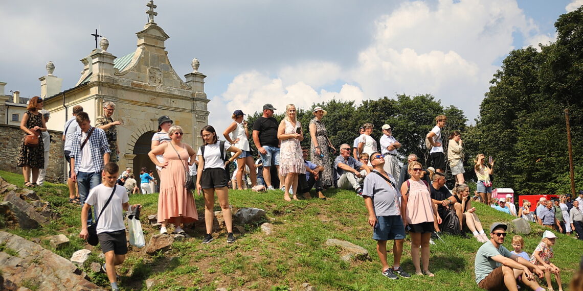 20.08.2023. Święty Krzyż. Widowisko historyczne „Opowieść jako żywa…”. / Fot. Wiktor Taszłow - Radio Kielce