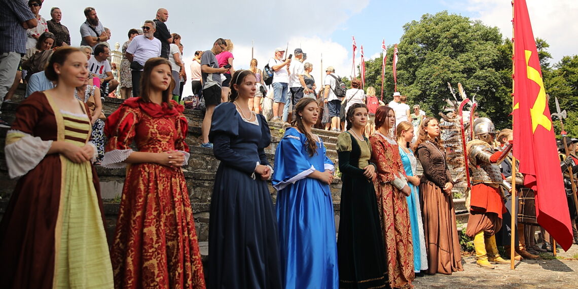 20.08.2023. Święty Krzyż. Widowisko historyczne „Opowieść jako żywa…”. / Fot. Wiktor Taszłow - Radio Kielce