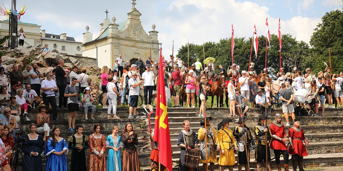 20.08.2023. Święty Krzyż. Widowisko historyczne „Opowieść jako żywa…”. / Fot. Wiktor Taszłow - Radio Kielce