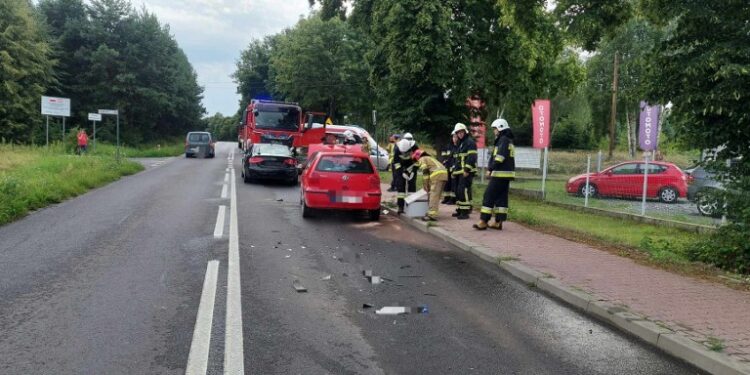 Wypadek w Staszowie. Ranne małe dzieci