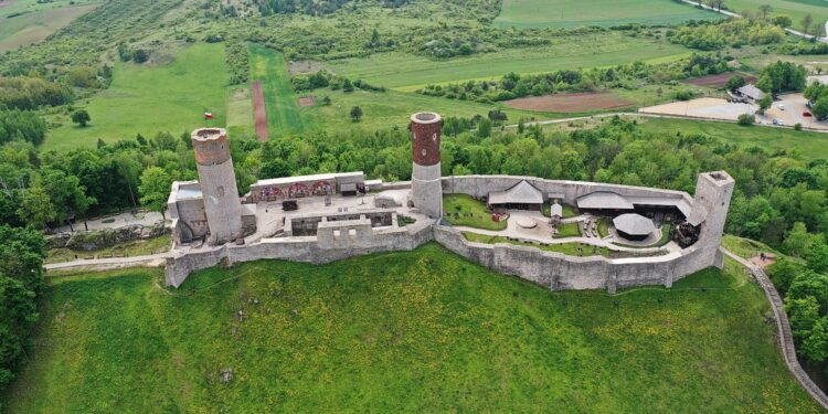 Władze Chęcin inwestują w ochronę zabytków