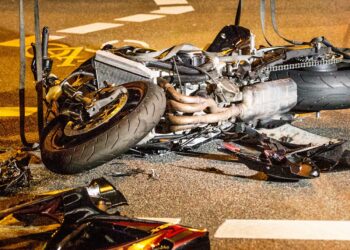 Poważny wypadek koło Włoszczowy. Motocyklista walczy o życie