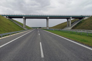 Droga ekspresowa S7 prowadząca od granicy województw świętokrzyskiego i małopolskiego do węzła Miechów w Małopolsce / źródło: GDDKiA