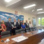 02.08.2023. Rytwiany. Podpisanie umów na remonty dróg / Fot. Grażyna Szlęzak – Radio Kielce