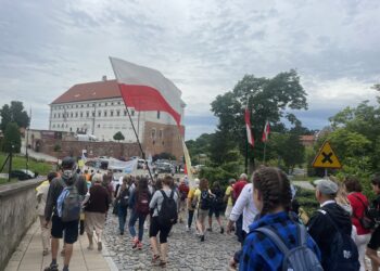 Przed nimi dziewięć dni wędrówki. Pielgrzymi z Sandomierza wyruszyli na Jasną Górę