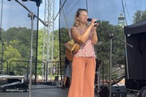 27.08.2023. Sandomierz. Koncert „Kto to miasto wyczarował”. Na zdjęciu: Agata Galach / Fot. Grażyna Szlęzak - Radio Kielce