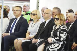 13.08.2023. Bieliny. Dożynki gminy Bieliny. Na zdjęciu (od lewej): Sławomir Kopacz - wójt Bielin, Renata Janik - wicemarszałek województwa świętokrzyskiego, Piotr Wawrzyk - wiceminister spraw zagranicznych i Anna Krupka - wiceminister sportu i turystyki / Fot. Jarosław Kubalski - Radio Kielce