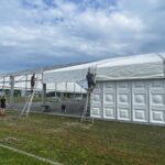 17.08.2023. Kielce. Targi Kielce. Budowa dodatkowej, tymczasowej hali / Fot. Jarosław Kubalski – Radio Kielce