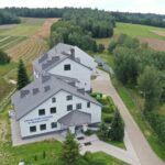 Szkoła w Hucie Nowej ma nową salę gimnastyczną - Radio Kielce 16.08.2023. Huta Nowa. Szkoła podstawowa / Fot. Jarosław Kubalski - Radio Kielce