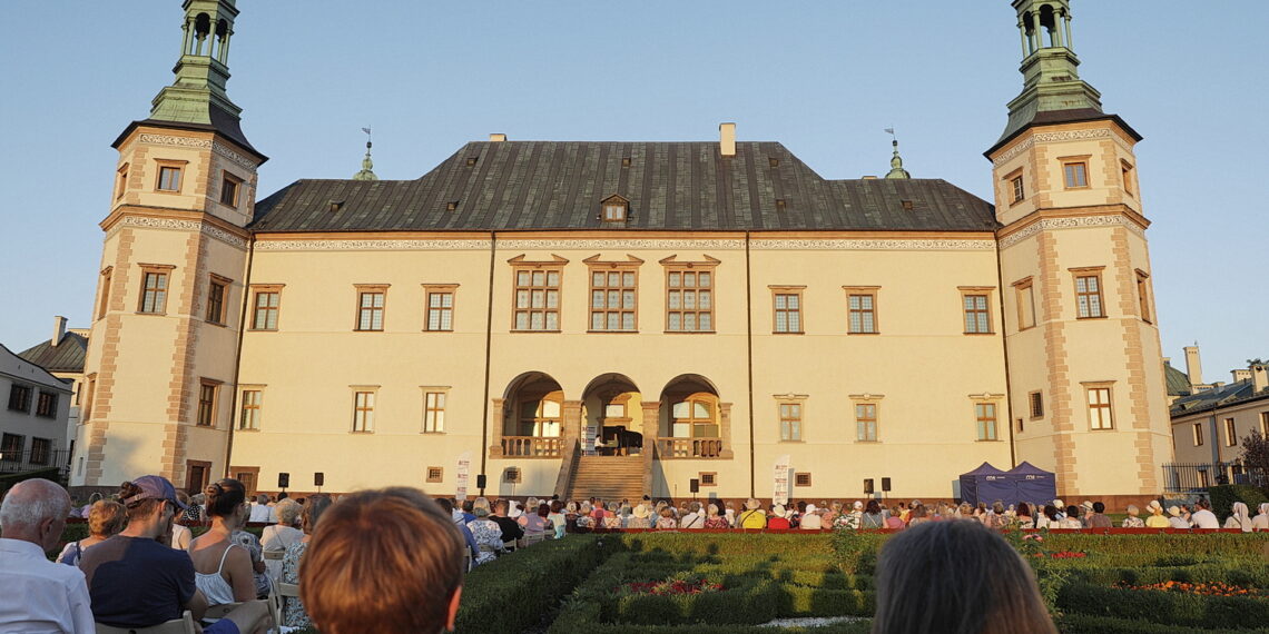 15.08.2023 Kielce. Ogród Włoski Pałacu Biskupów. Koncert z cyklu "Chopinowskie Inspiracje" / Fot. Jarosław Kubalski - Radio Kielce