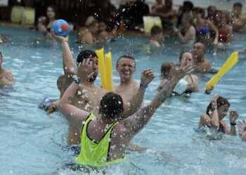 09.08.2023 Kielce. Baseny Tropikalne Binkowski Resort. Mecz piłki wodnej z udziałem zawodników Barlinek Kielce / Fot. Jarosław Kubalski - Radio Kielce