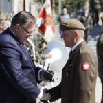 12.08.2023 Kielce. 58. Marsz Szlakiem Pierwszej Kompanii Kadrowej. Na zdjęciu od lewej: szef Urzędu ds. Kombatantów i Osób Represjonowanych Jan Józef Kasprzyk i zastępca komendanta marszu Daniel Woś / Fot. Jarosław Kubalski - Radio Kielce