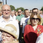 13.08.2023. Zawichost. Piknik wojskowy pod hasłem "Silna Biało-Czerwona". Na zdjęciu: Piotr Wawrzyk - wiceminister spraw zagranicznych, Anna Krupka - wiceminister sportu i turystyki / Fot. Jarosław Kubalski - Radio Kielce