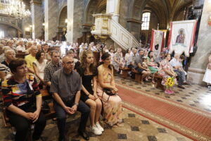 Wyjątkowe relikwie Jana Pawła II trafiły do katedry [ZDJĘCIA] - Radio Kielce