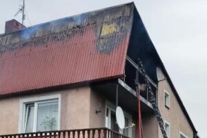 Pożar poddasza budynku mieszkalnego