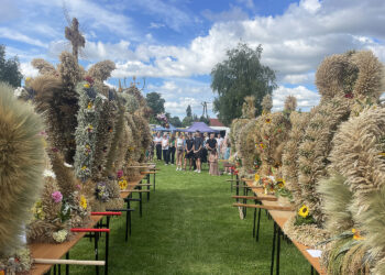 Wieniec dożynkowy z Dacharzowa najpiękniejszy w gminie Wilczyce - Radio Kielce