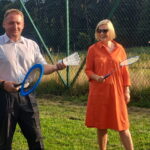 19.08.2023. Celiny w gminie Bodzentyn. Piknik rodzinny. Na zdjęciu (od lewej): Dariusz Skiba - burmistrz Bodzentyna, Renata Janik - wicemarszałek województwa. / Fot. Patryk Wójcik - Radio Kielce