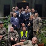 Kadrówka odwiedza ocaloną tablicę