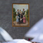 10.09.2023. Markowa. Obraz przedstawiający rodzinę Ulmów zaprezentowany na uroczystościach beatyfikacyjnych rodziny Ulmów na stadionie w Markowej / Fot. Darek Delmanowicz - PAP