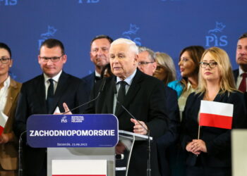 23.09.2023. Szczecin. Kampania wyborcza do parlamentu 2023. Wicepremier, prezes PiS Jarosław Kaczyński podczas konwencji wojewódzkiej partii / Fot. Lech Muszyński - PAP