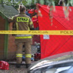 28.09.2023. Zabierzów. Służby pracujące na miejscu śmiertelnego wypadku / Fot. PAP/Art Service