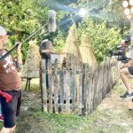 15.09.2023. Tokarnia. Park Etnograficzny. Zdjęcia do filmu „Pani od polskiego” / Fot. Dorota Klusek - Radio Kielce