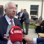 04.09.2023. Ujazd. Szkoła podstawowa otrzymała imię Marii Curie – Skłodowskiej oraz sztandar. Na zdjęciu: poseł Krzysztof Lipiec / Fot. Grażyna Szlęzak - Radio Kielce