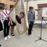 04.09.2023. Ujazd. Szkoła podstawowa otrzymała imię Marii Curie – Skłodowskiej oraz sztandar / Fot. Grażyna Szlęzak - Radio Kielce