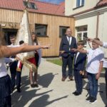 04.09.2023. Ujazd. Szkoła podstawowa otrzymała imię Marii Curie – Skłodowskiej oraz sztandar / Fot. Grażyna Szlęzak - Radio Kielce