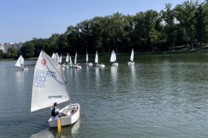 10.09.2023. Kielce. Zalew. Zawody żeglarskie w ramach trzeciej edycji Świętokrzyskiej Olimpiady Dzieci i Młodzieży / Fot. Michał Kita - Radio Kielce